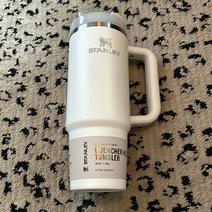 New with tags Stanley The Quencher Flowstate 30oz